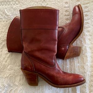 FRYE - size 6 - burgundy boots - stacked Cuban heel - vintage - genuine leather